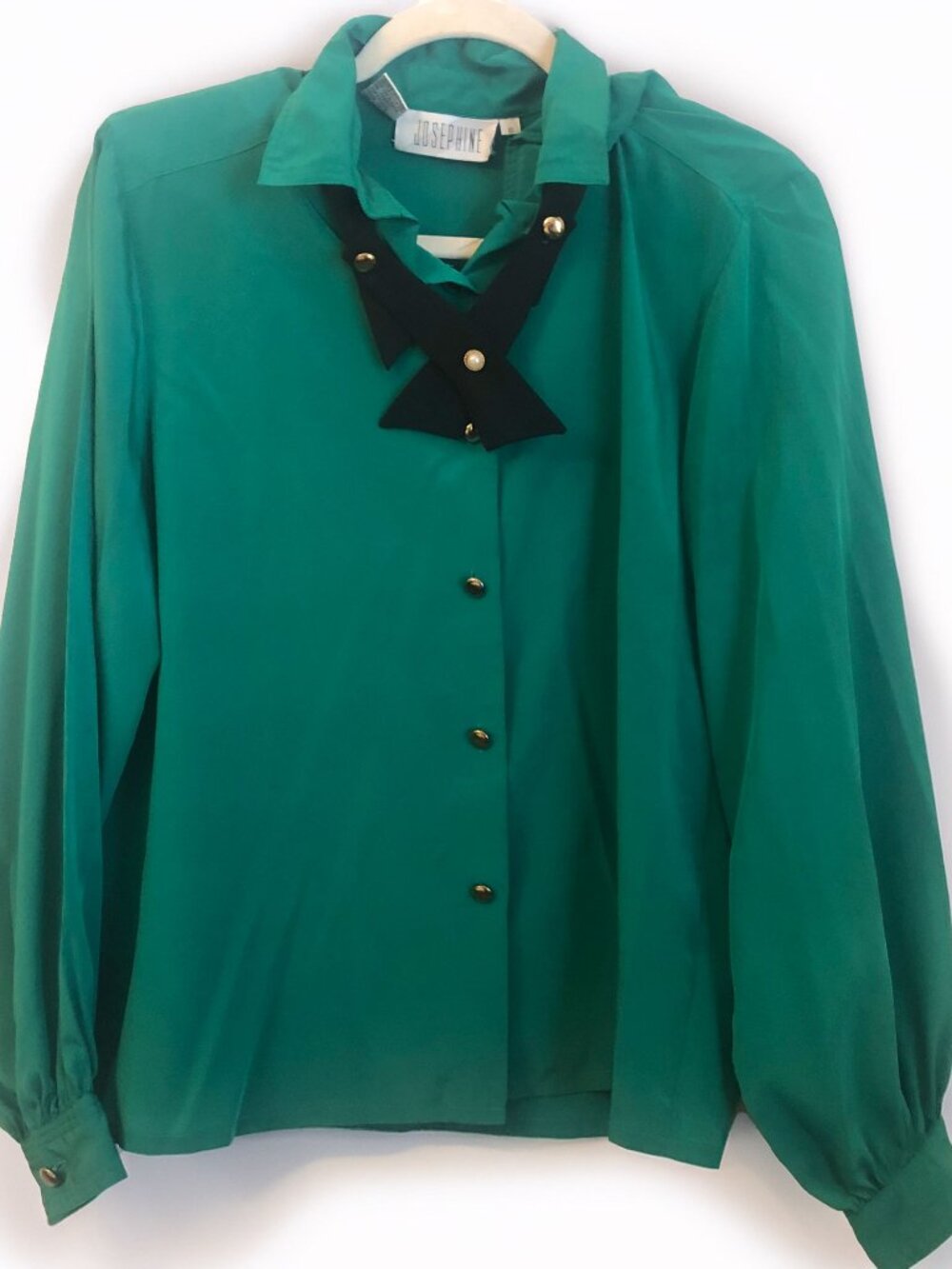 1980'S JOSEPHINE EMERALD GREEN SECRETARY BLOUSE WITH COLLAR ACCENT